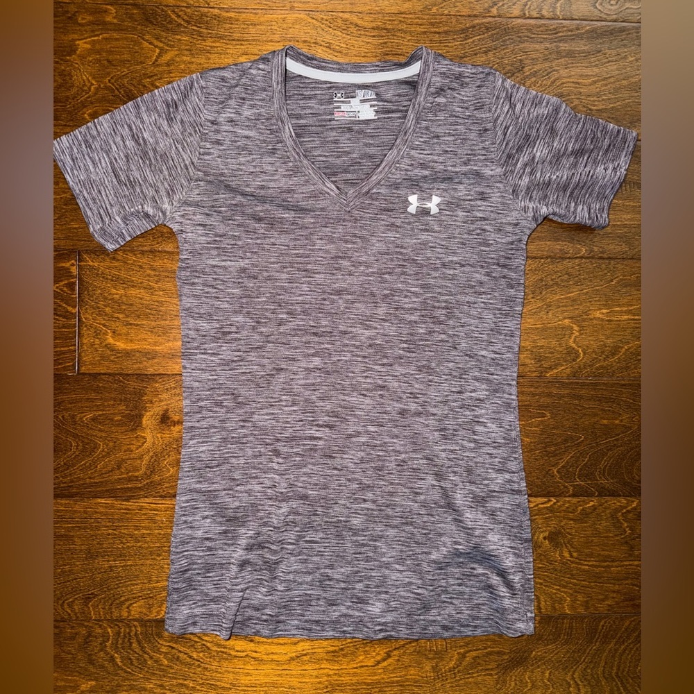 Under Armour Loose T-Shirt Heatgear V-Neck Short Sleeve Top Eggplant Women's XS